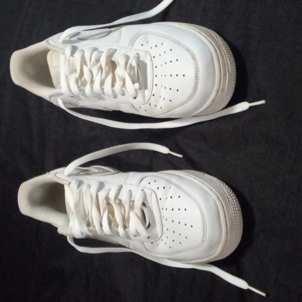 Color: white       Size 9